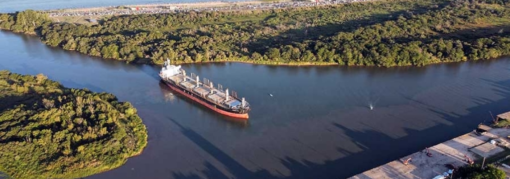 A razón de un buque por semana, el puerto de Concepción del Uruguay sigue sumando operaciones de exportación.