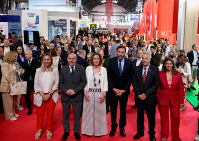 Ministro de Transporte español inaugura la SIL Barcelona