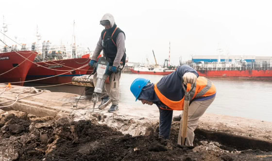Avanzan las obras de reparación del muelle en el Puerto de Mar del Plata