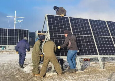 Armada Argentina retira Paneles Solares en la Isla Grande de Tierra del Fuego