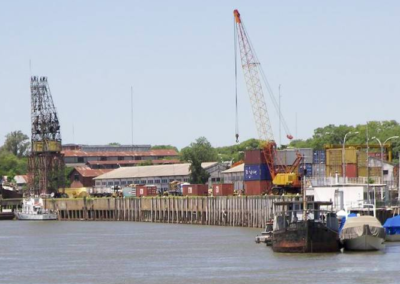 Se reactiva el puerto de Corrientes: Llegan 200 Contenedores para AconTimber