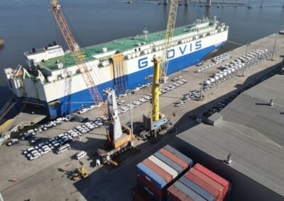 Montevideo: La terminal de Graneles logra récord en operaciones y Katoen Natie recibe nuevas grúas