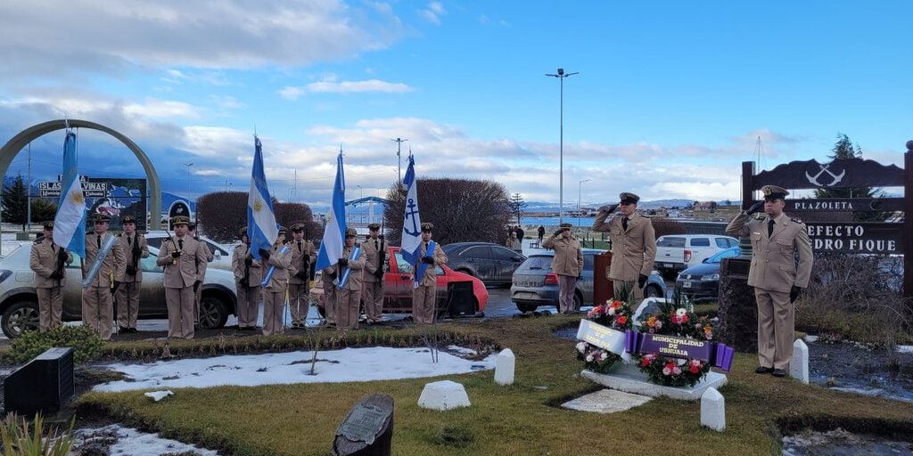 Prefectura homenajeó al primer argentino establecido en Ushuaia   