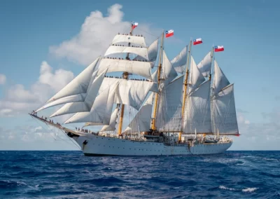 El Buque Escuela Esmeralda de Chile arribó al puerto de Mar del Plata