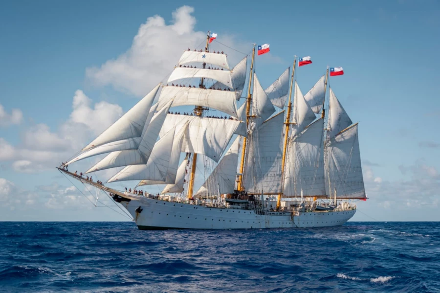 El Buque Escuela Esmeralda de Chile arribó al puerto de Mar del Plata