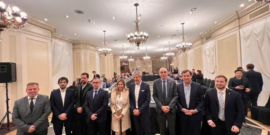 Encuentro en la Bolsa de Comercio de Rosario: Diálogo entre el Gobierno y el sector productivo regional