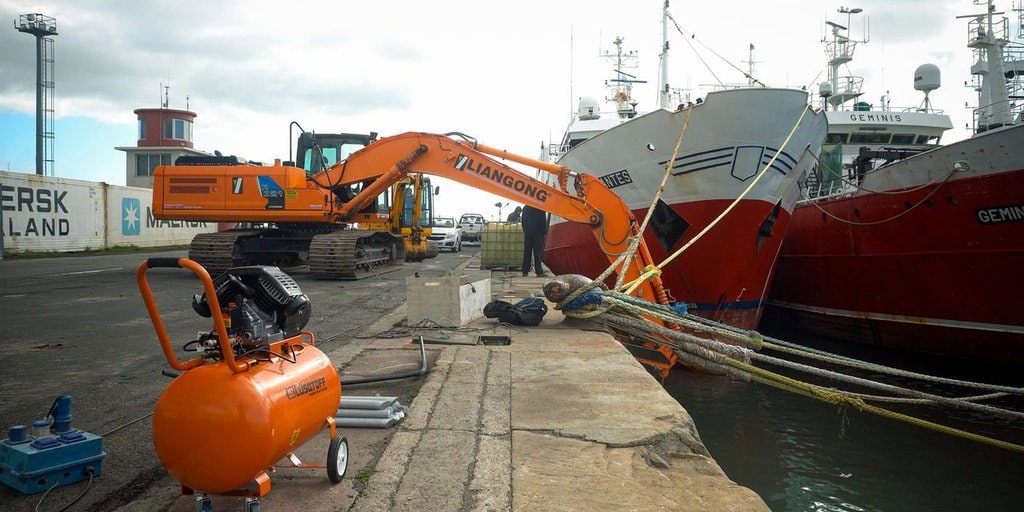 Finaliza la primera etapa de colocación de defensas en el puerto de Mar del Plata