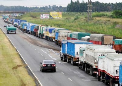 Récord de camiones en Rosario y baja exportación marcan el inicio de la campaña 2024/25