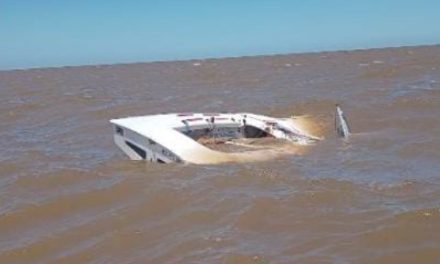 Prefectura rescató a dos personas tras el hundimiento de una embarcación en San Isidro