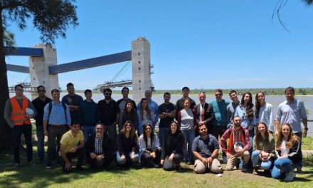 Jóvenes Profesionales de AADIP Exploran el Complejo Portuario del Gran Rosario en una Visita Técnica Excepcional