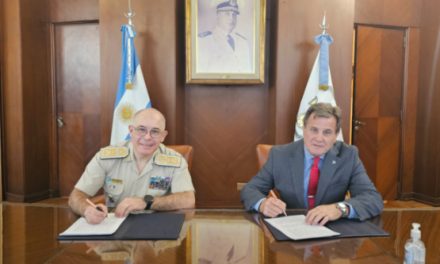 Prefectura Naval Argentina firma convenios clave con el Centro de Jefes y Oficiales Maquinistas Navales y FUNPODEPRO