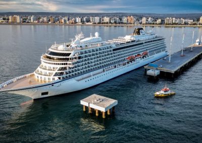 Intensa actividad en Puerto Madryn con la llegada de cruceros y aerogeneradores para el parque eólico