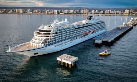 Intensa actividad en Puerto Madryn con la llegada de cruceros y aerogeneradores para el parque eólico