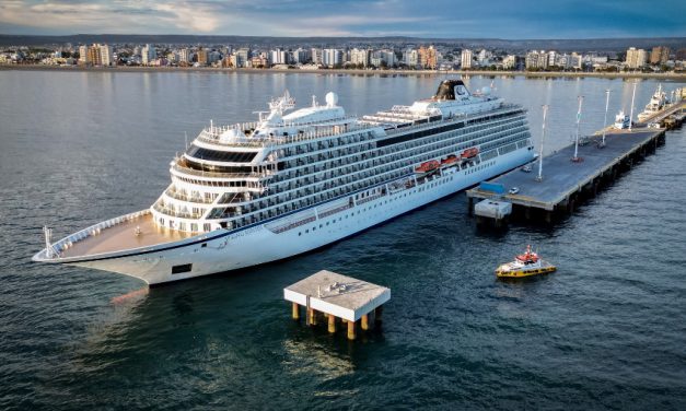 Intensa actividad en Puerto Madryn con la llegada de cruceros y aerogeneradores para el parque eólico