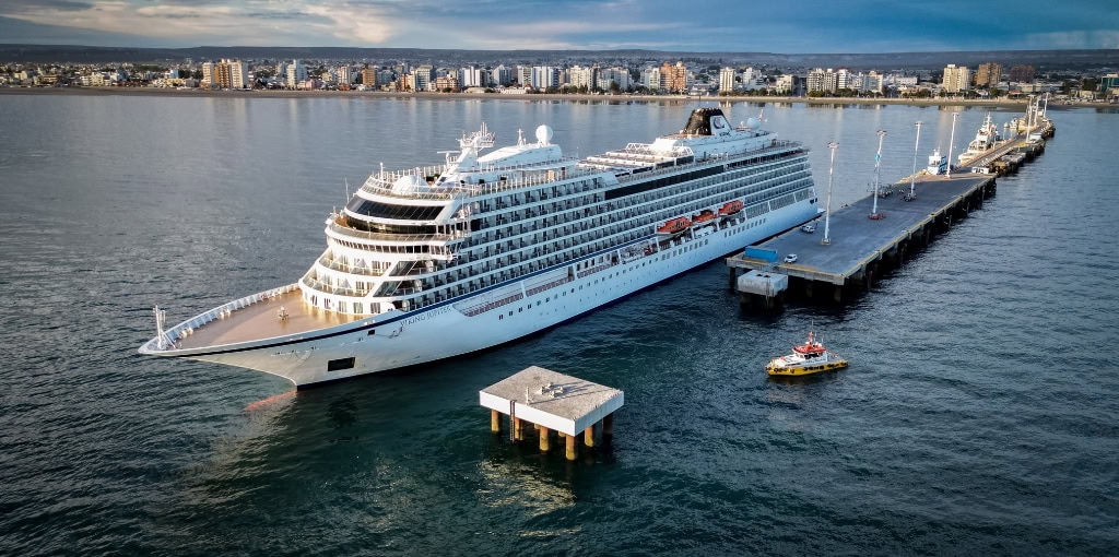 Intensa actividad en Puerto Madryn con la llegada de cruceros y aerogeneradores para el parque eólico