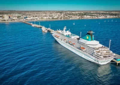 Puerto Madryn reafirma su liderazgo en el turismo de cruceros con la llegada del Artania