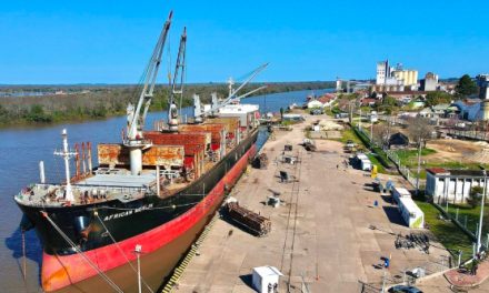 El buque África Merlín refuerza el rol estratégico del puerto de Concepción del Uruguay